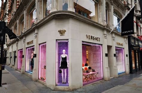 skibi ofe lolondon to buy versace|Versace london.